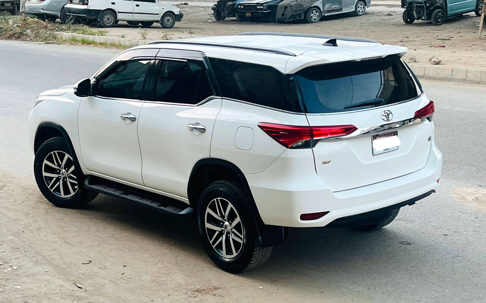 Toyota Fortuner V 2.7